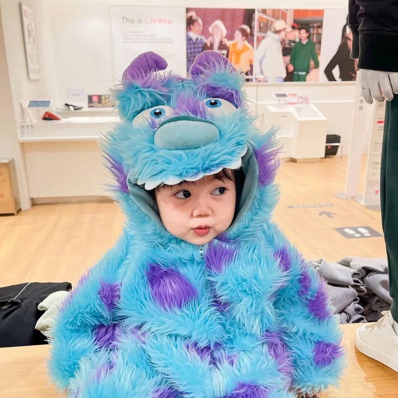 Söt babyjumpsuit med huva och dragkedja